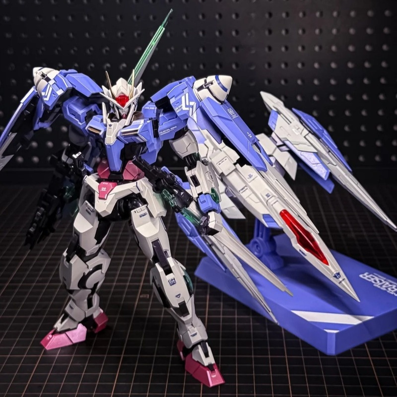 New Menghu Model MB 1/100 00 R - đánh giá và giá Bandai Gundam Hg